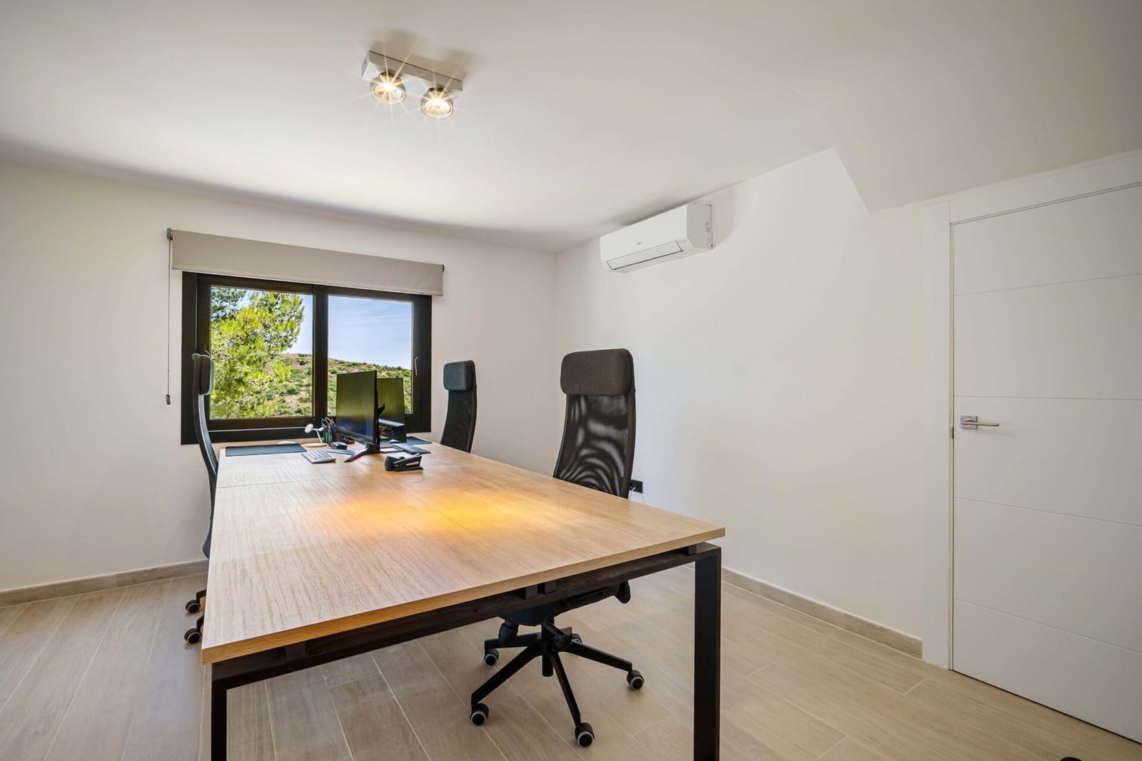 5 bedroom Villa for sale in Nueva Andalucia - € 4,950,000 (Ref: 9126690)