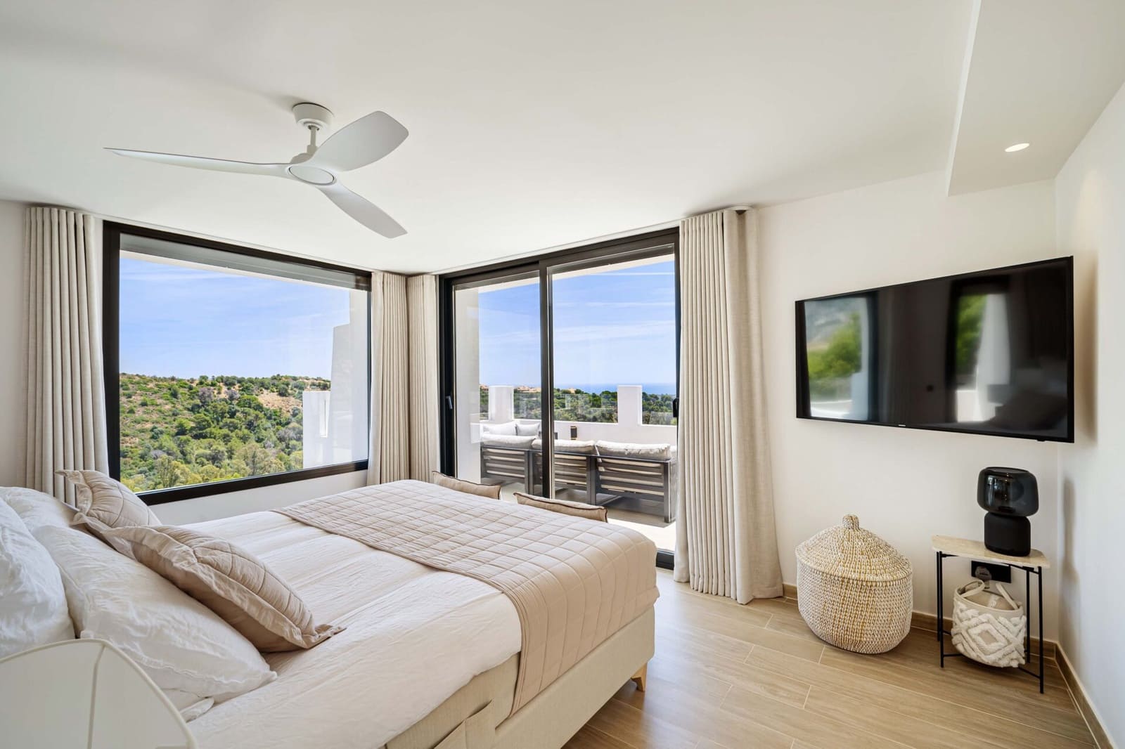 5 bedroom Villa for sale in Nueva Andalucia - € 4,950,000 (Ref: 9126690)