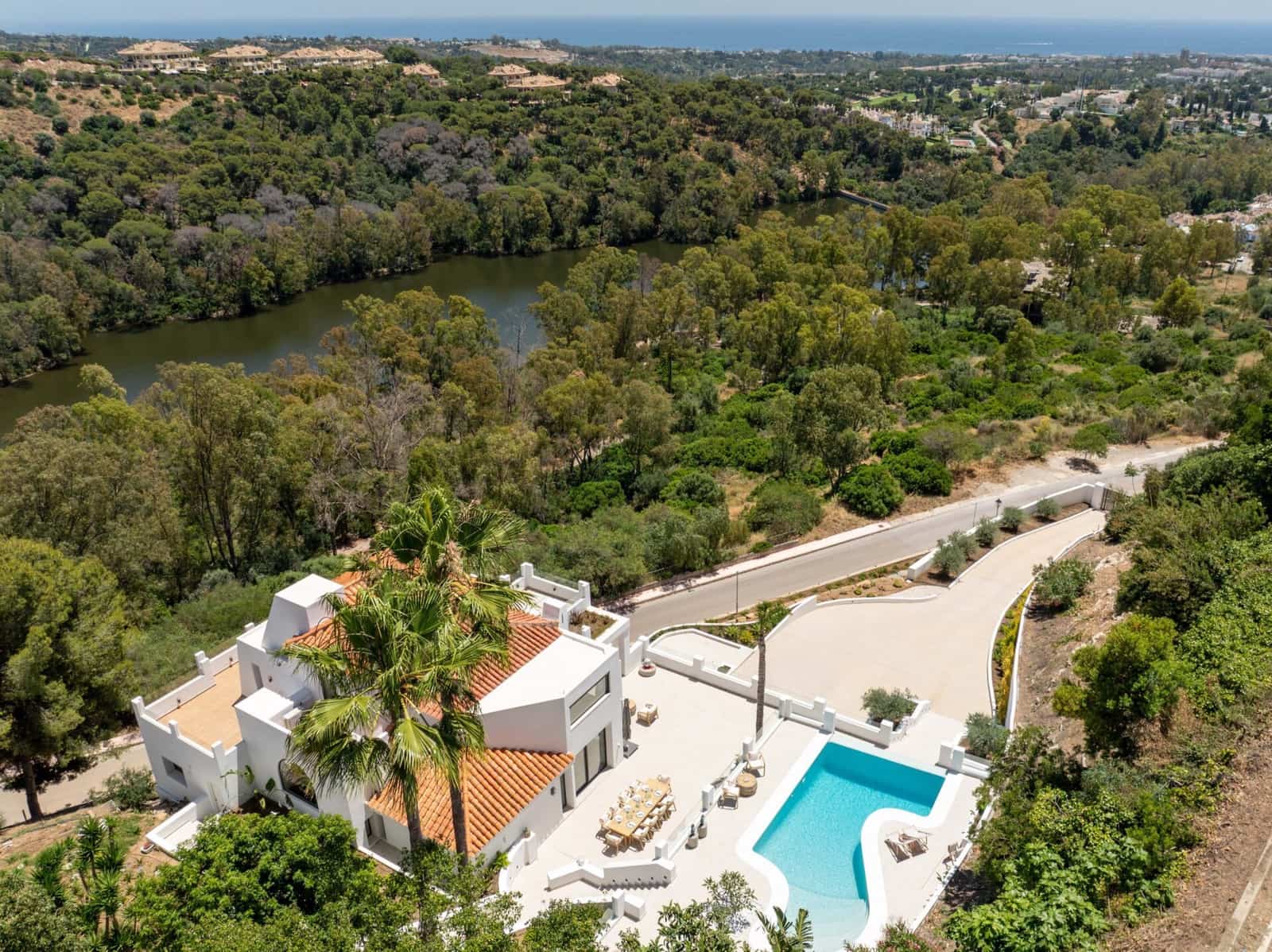 5 bedroom Villa for sale in Nueva Andalucia - € 4,950,000 (Ref: 9126690)