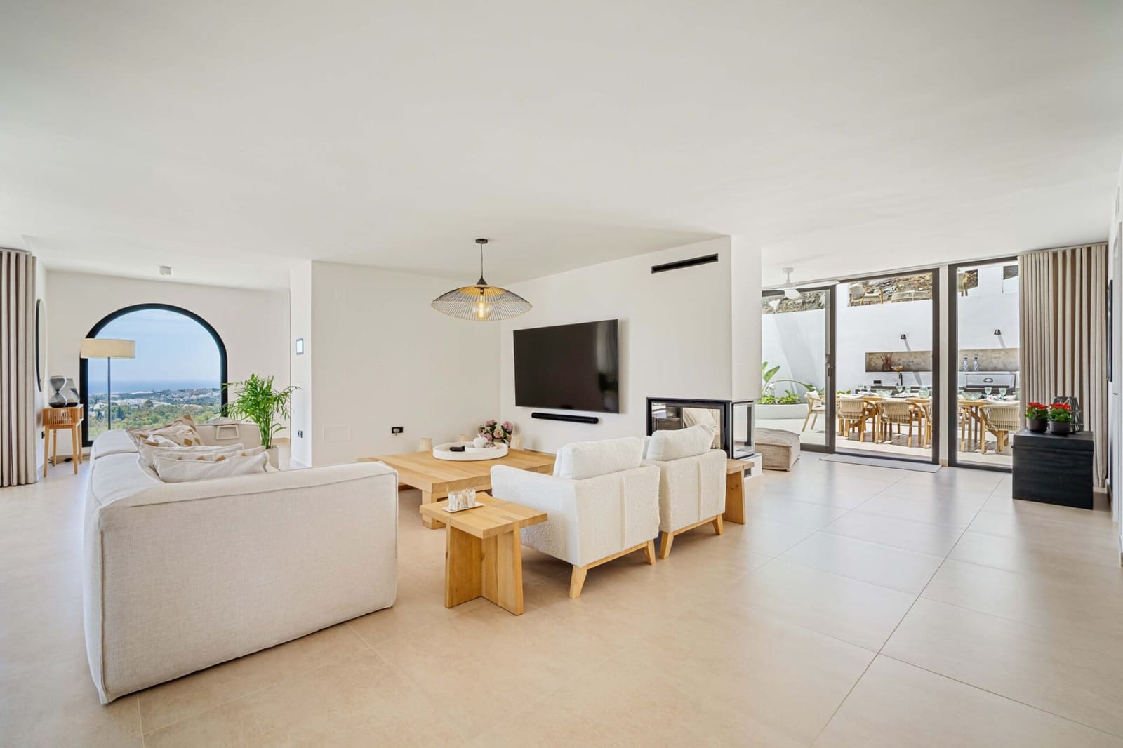 5 bedroom Villa for sale in Nueva Andalucia - € 4,950,000 (Ref: 9126690)