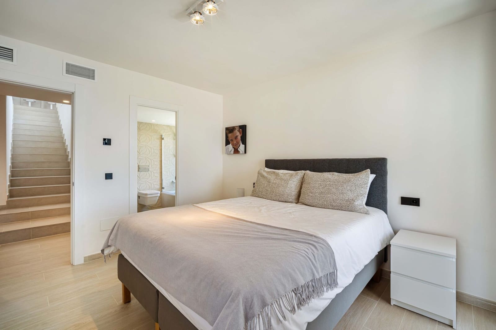 5 bedroom Villa for sale in Nueva Andalucia - € 4,950,000 (Ref: 9126690)