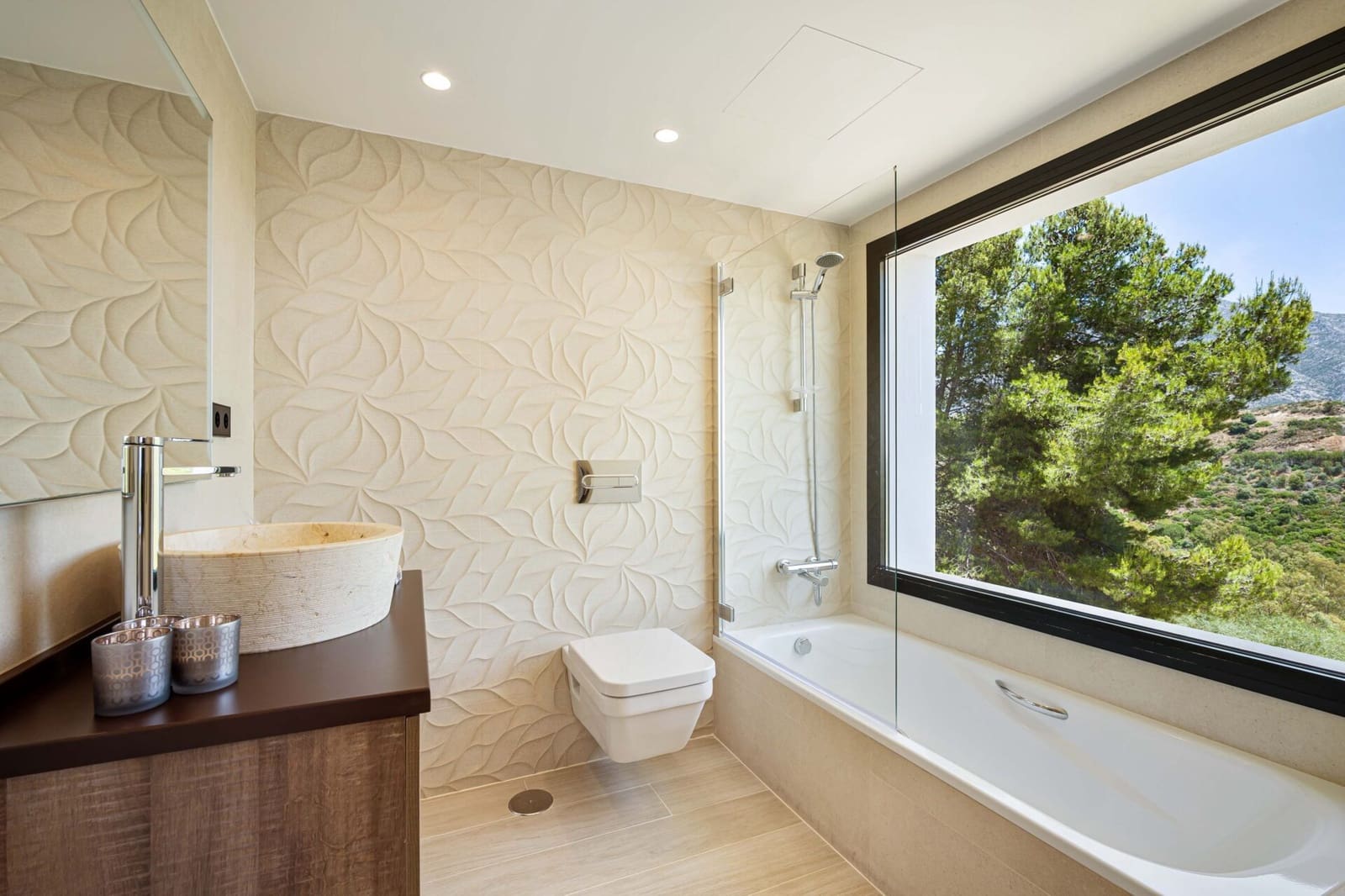 5 bedroom Villa for sale in Nueva Andalucia - € 4,950,000 (Ref: 9126690)