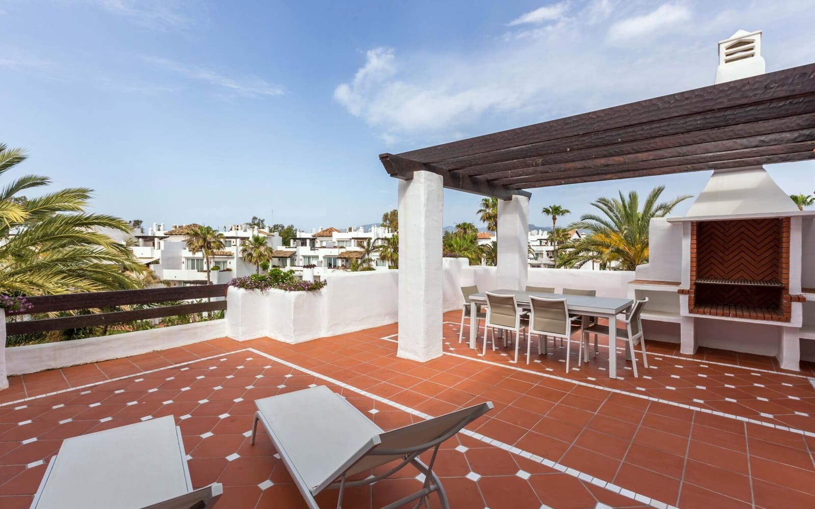 3 bedroom Penthouse for sale in Puerto Banus with pool garage - € 2,100,000 (Ref: 9146962)