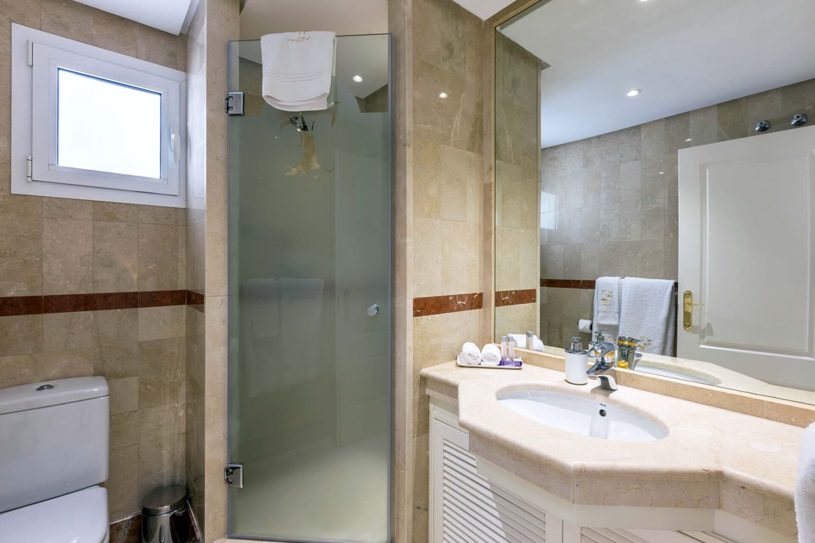 3 bedroom Penthouse for sale in Puerto Banus with pool garage - € 2,100,000 (Ref: 9146962)