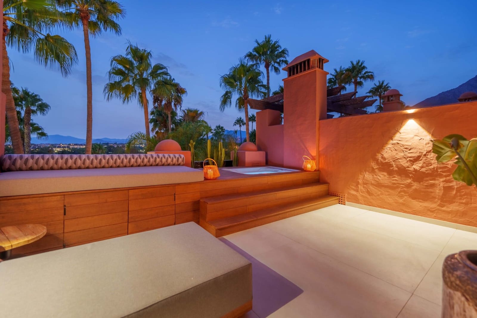 4 soveværelse Byhus til salg i Golden Mile med swimmingpool garage - € 2.395.000 (Ref: 9200371)