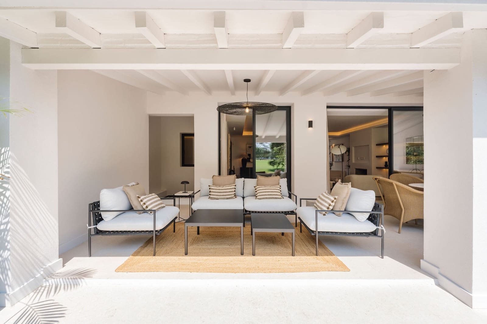 4 soverom Hus til salgs i Nueva Andalucia med svømmebasseng garasje - € 1 850 000 (Ref: 9204398)