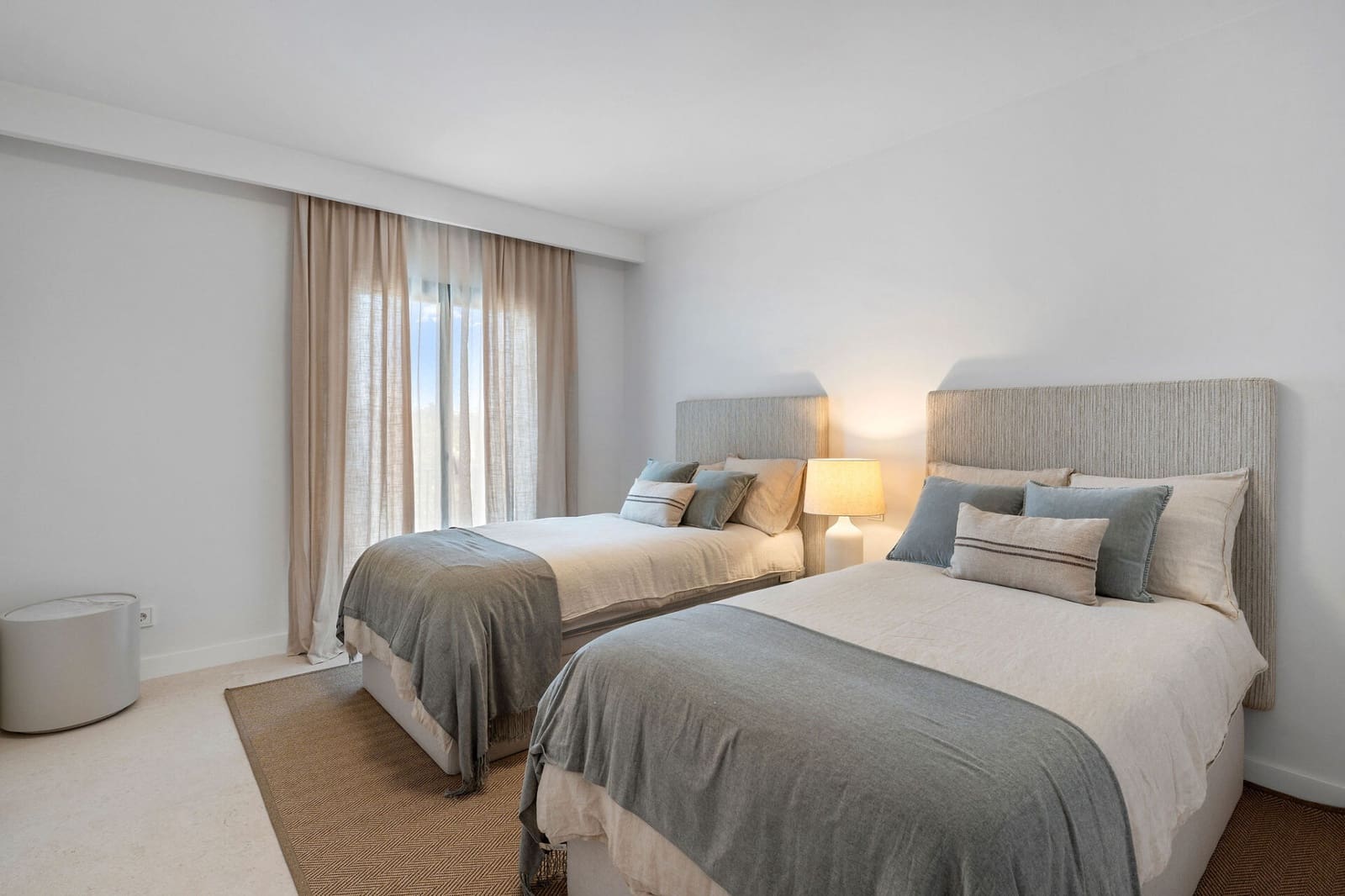 4 soverom Hus til salgs i Nueva Andalucia med svømmebasseng garasje - € 1 850 000 (Ref: 9204398)