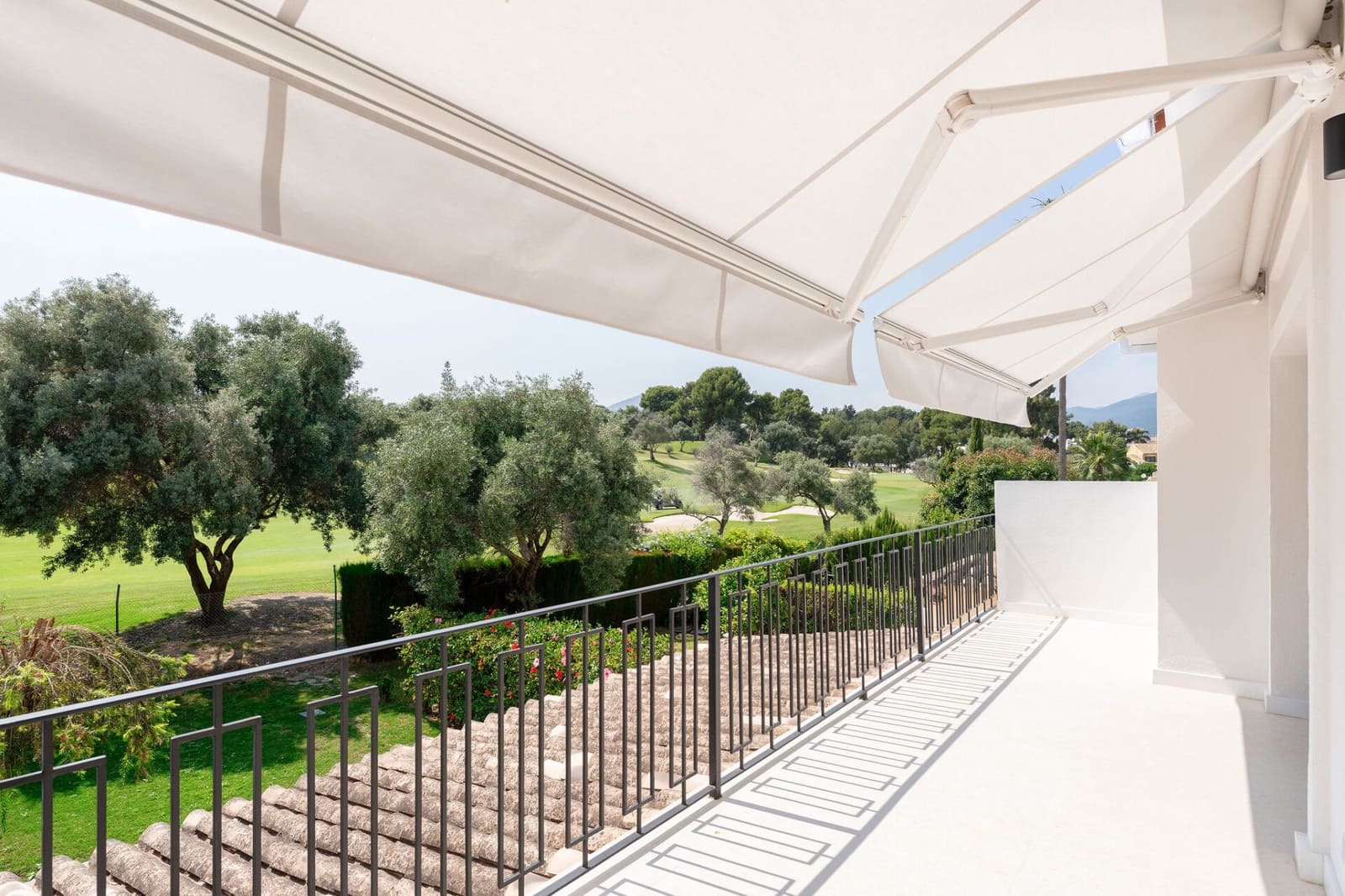 4 soverom Hus til salgs i Nueva Andalucia med svømmebasseng garasje - € 1 850 000 (Ref: 9204398)