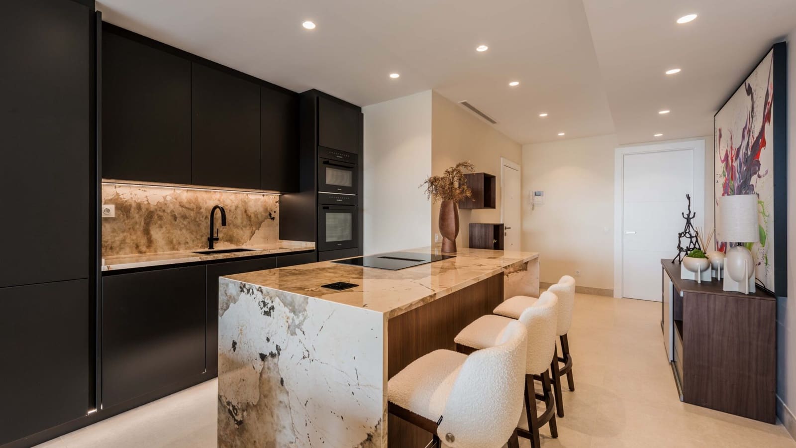 3 bedroom Apartment for sale in Estepona with pool garage - € 2,395,000 (Ref: 9226419)