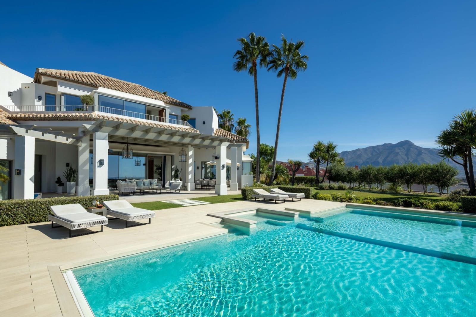 7 soveværelse Villa til salg i Monte Halcones med swimmingpool garage - € 10.800.000 (Ref: 9251975)