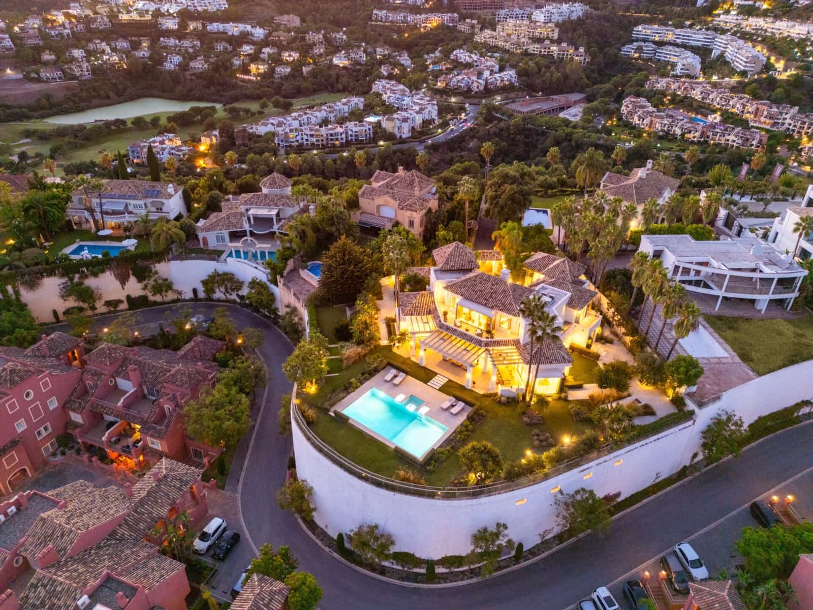 7 soveværelse Villa til salg i Monte Halcones med swimmingpool garage - € 10.800.000 (Ref: 9251975)