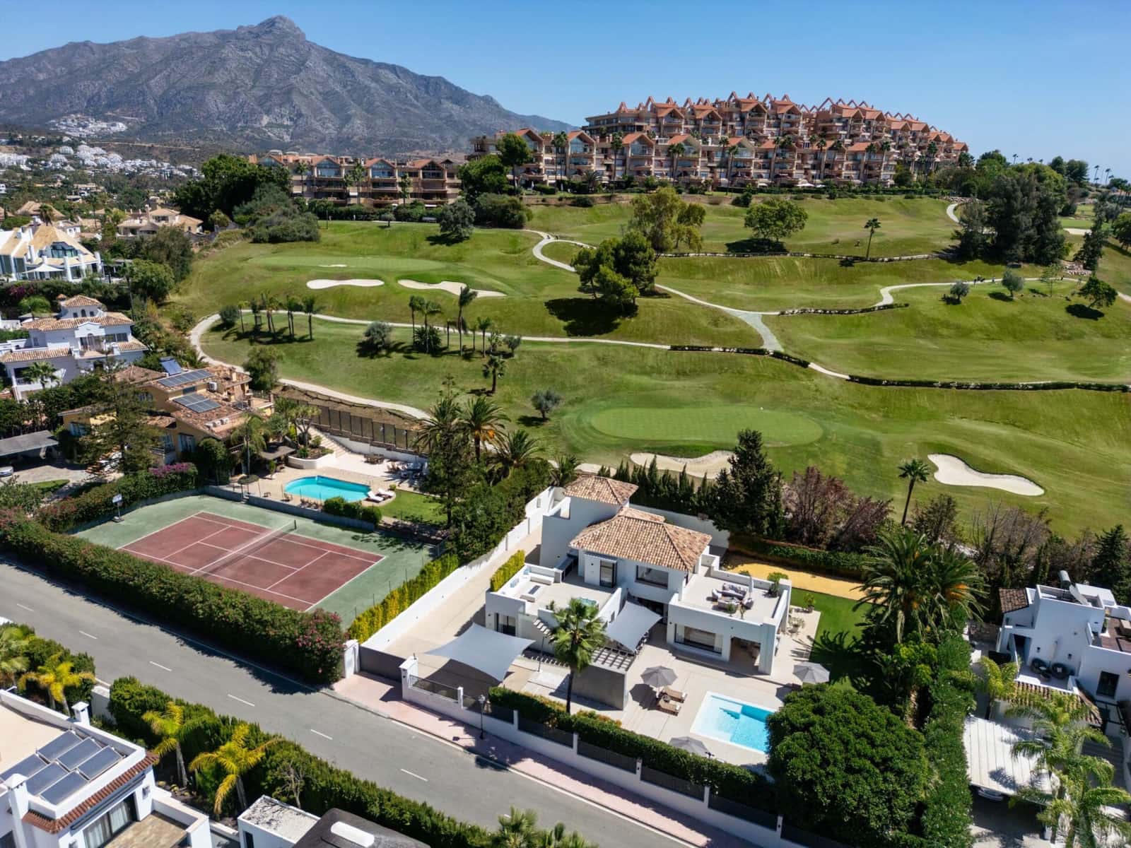 6 camera da letto Villa in vendita in Nueva Andalucia con piscina - 5.850.000 € (Rif: 9262439)