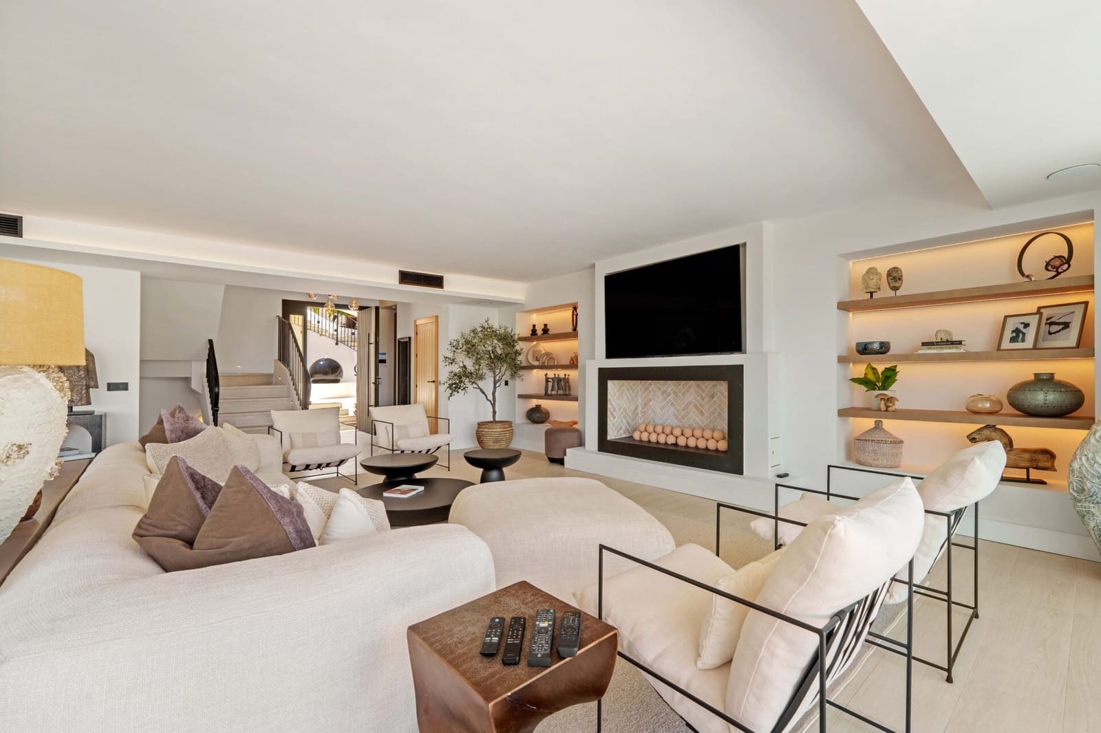 6 bedroom Villa for sale in Nueva Andalucia with pool garage - € 11,950,000 (Ref: 9264224)