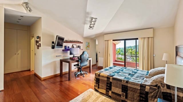 5 slaapkamer Villa te koop in Nueva Andalucia, Marbella met zwembad - € 3.190.000 (Ref: 9281117)