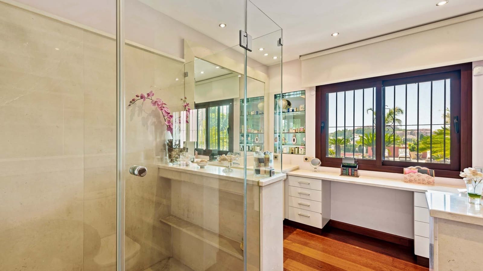 5 slaapkamer Villa te koop in Nueva Andalucia met zwembad - € 3.190.000 (Ref: 9281117)