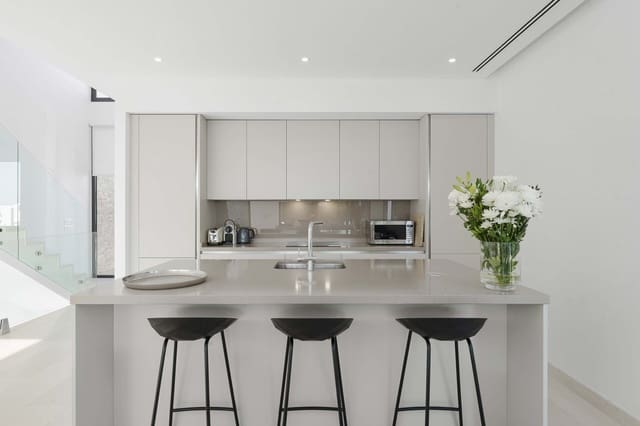 5 sypialnia Willa na sprzedaż w Cabopino, Marbella z basenem - 1 495 000 € (Ref: 9296721)