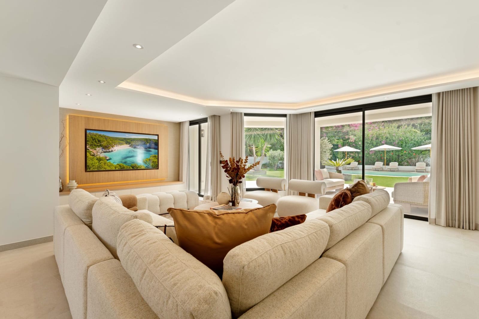 4 makuuhuone Huvila myytävänä paikassa Golden Mile mukana uima-altaan 
autotalli - 3 850 000 € (Ref: 9303277)