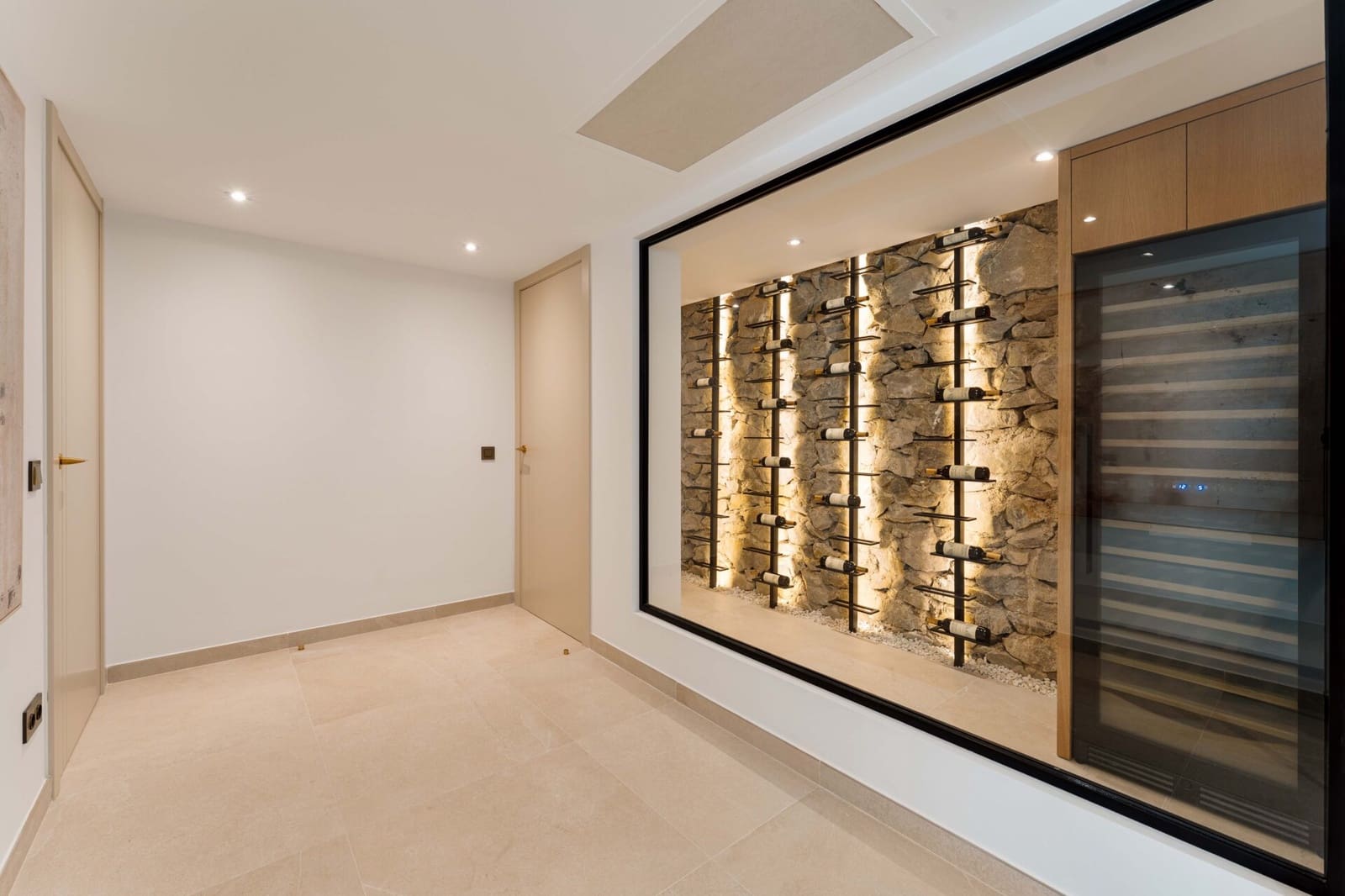 4 makuuhuone Huvila myytävänä paikassa Golden Mile mukana uima-altaan 
autotalli - 3 850 000 € (Ref: 9303277)