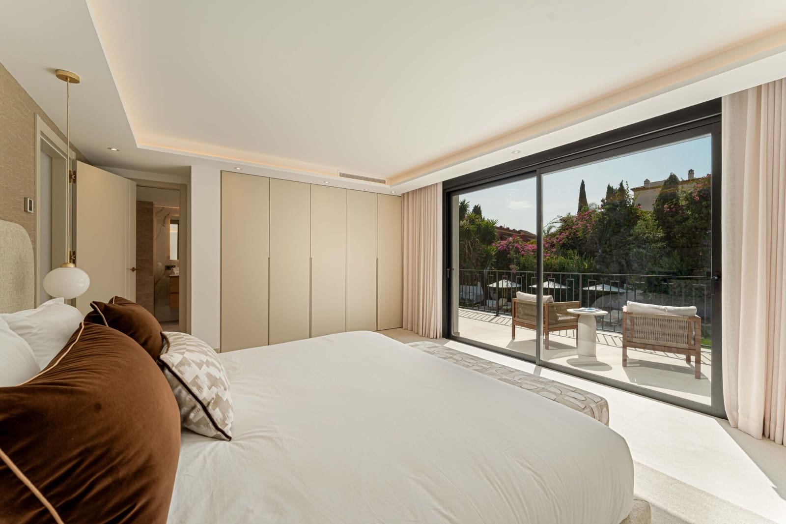 4 makuuhuone Huvila myytävänä paikassa Golden Mile mukana uima-altaan 
autotalli - 3 850 000 € (Ref: 9303277)