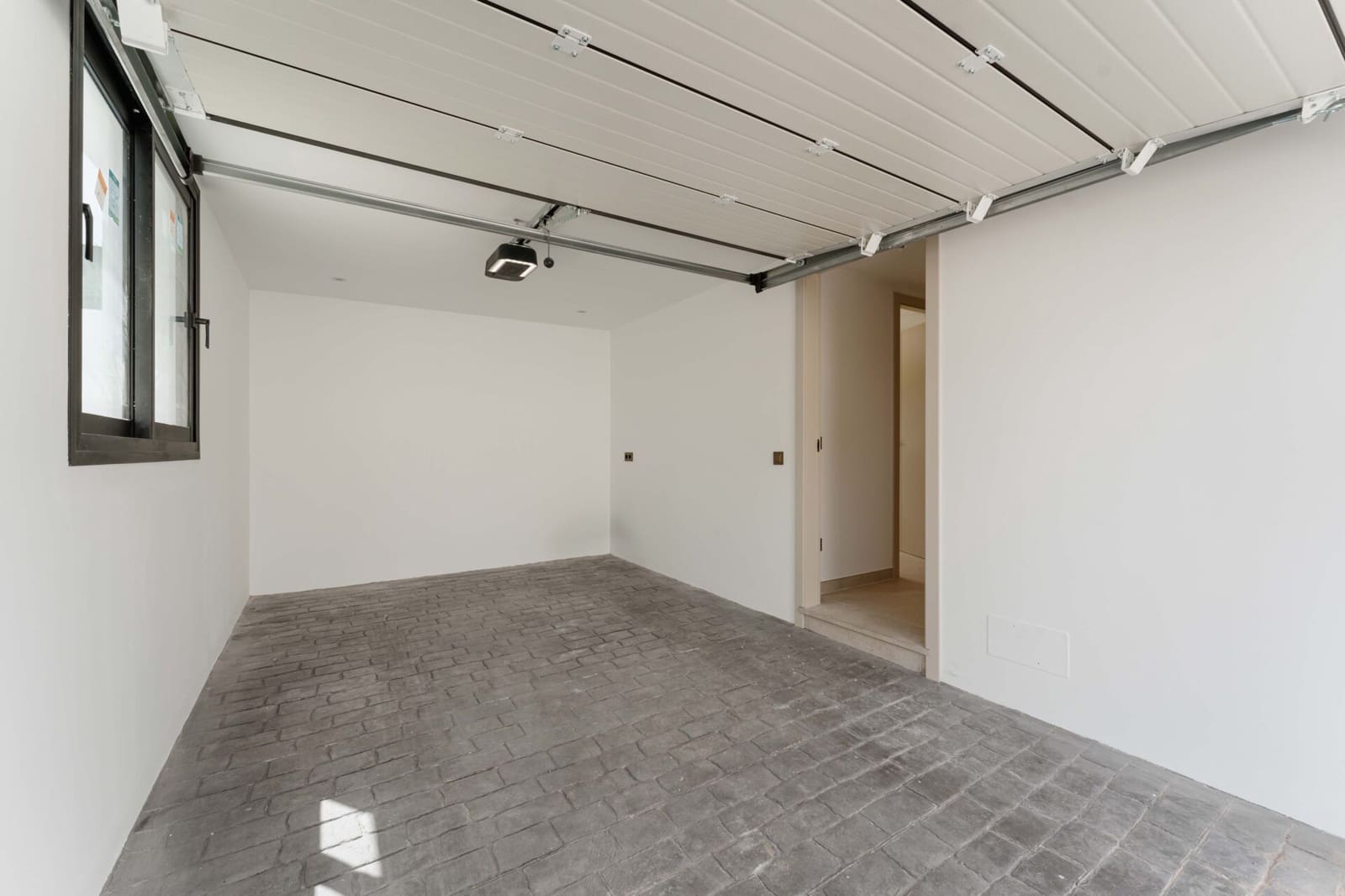 4 makuuhuone Huvila myytävänä paikassa Golden Mile mukana uima-altaan 
autotalli - 3 850 000 € (Ref: 9303277)