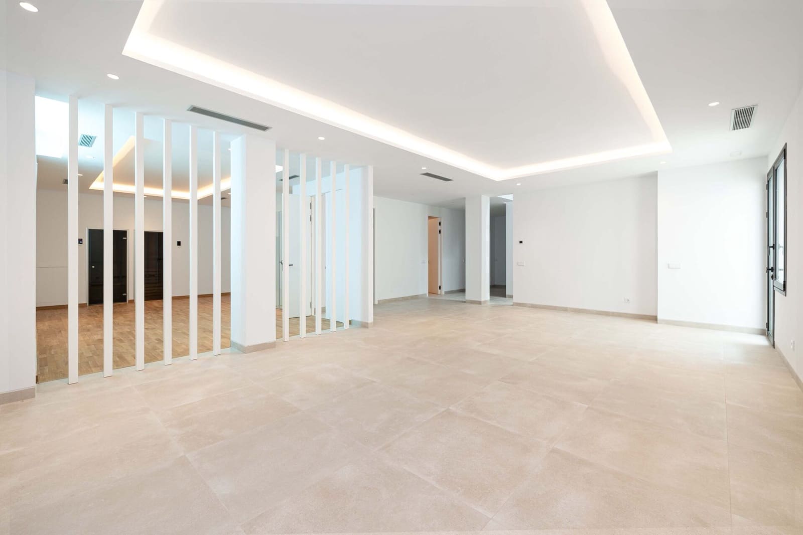 4 makuuhuone Huvila myytävänä paikassa Golden Mile mukana uima-altaan 
autotalli - 4 300 000 € (Ref: 9337767)