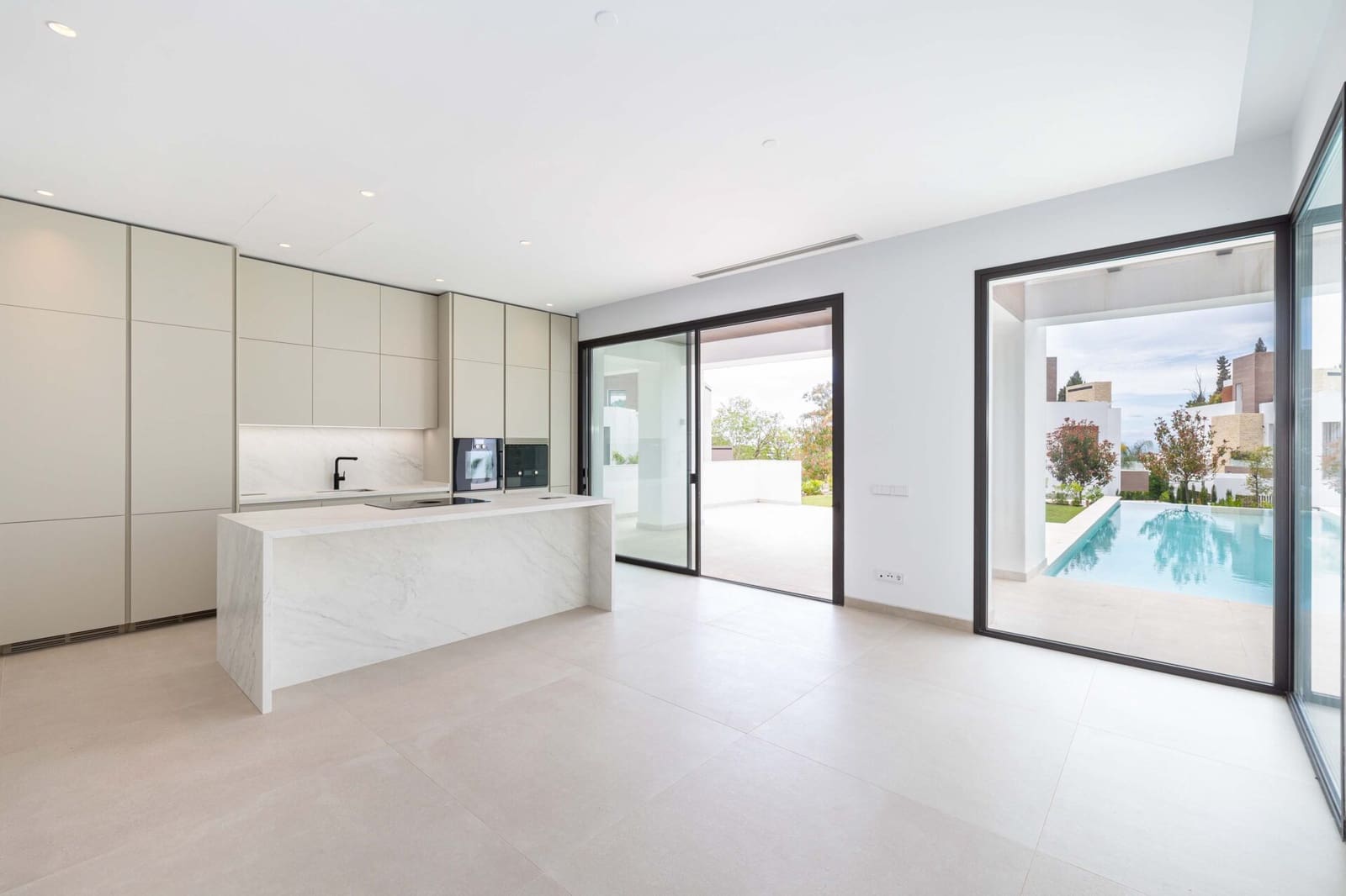 4 makuuhuone Huvila myytävänä paikassa Golden Mile mukana uima-altaan 
autotalli - 4 300 000 € (Ref: 9337767)