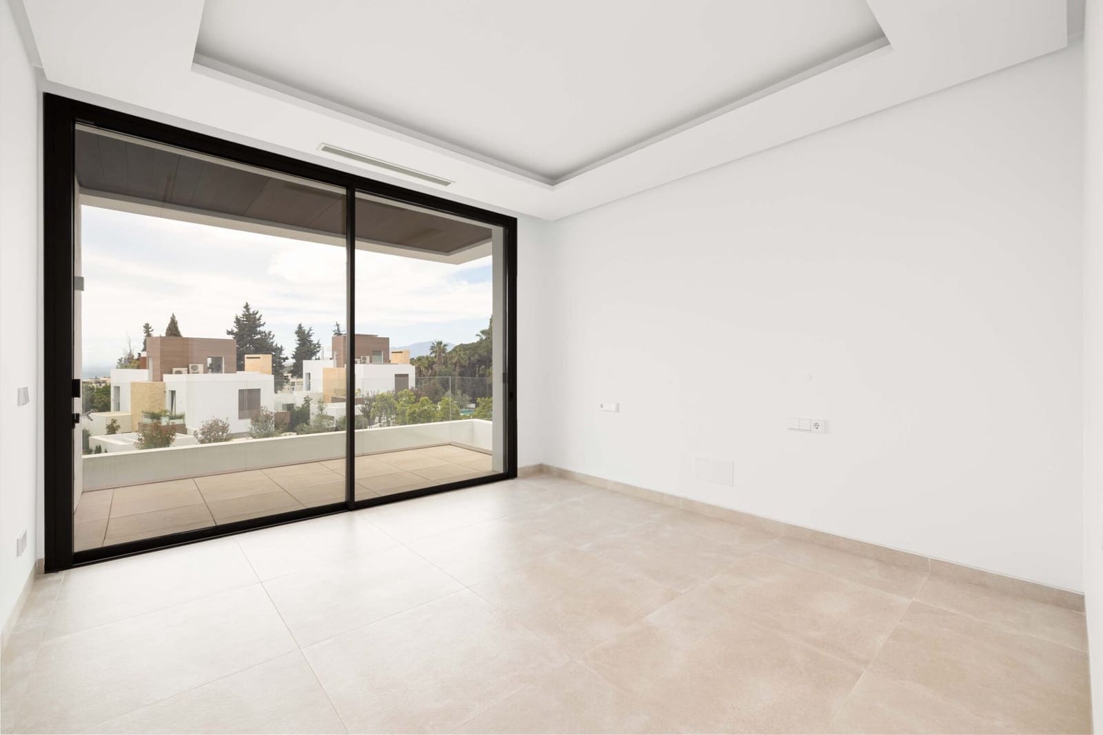 4 makuuhuone Huvila myytävänä paikassa Golden Mile mukana uima-altaan 
autotalli - 4 300 000 € (Ref: 9337767)