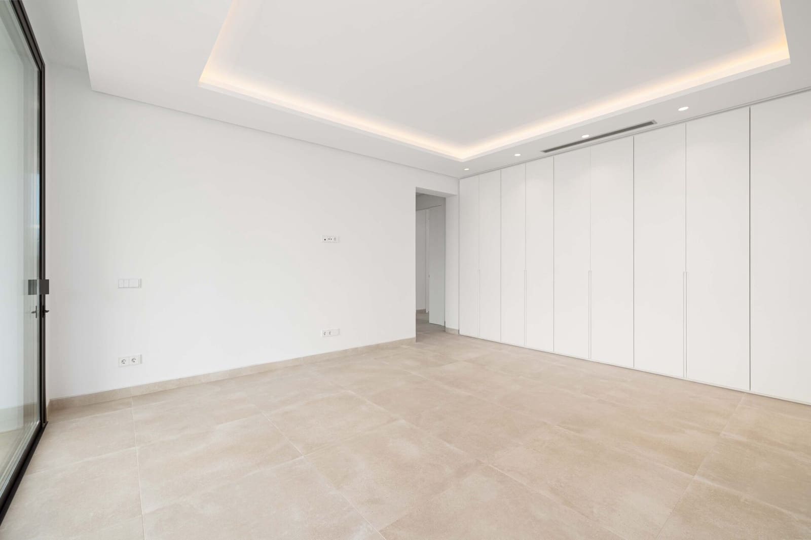 4 makuuhuone Huvila myytävänä paikassa Golden Mile mukana uima-altaan 
autotalli - 4 300 000 € (Ref: 9337767)