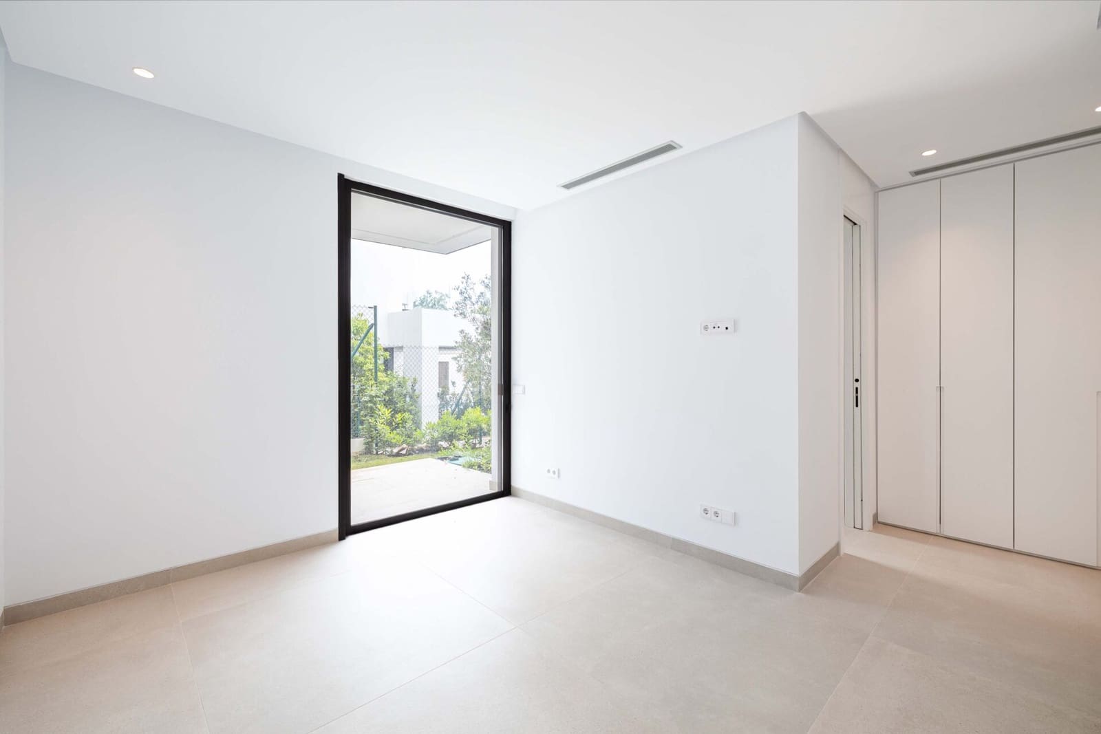 4 makuuhuone Huvila myytävänä paikassa Golden Mile mukana uima-altaan 
autotalli - 4 300 000 € (Ref: 9337767)