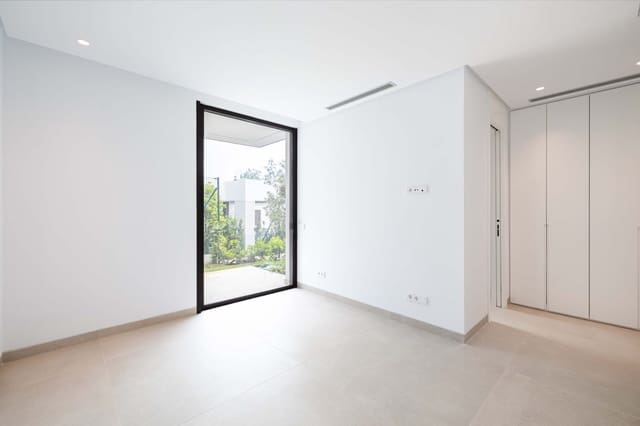 4 makuuhuone Huvila myytävänä paikassa Golden Mile, Marbella mukana uima-altaan 
autotalli - 4 300 000 € (Ref: 9337767)