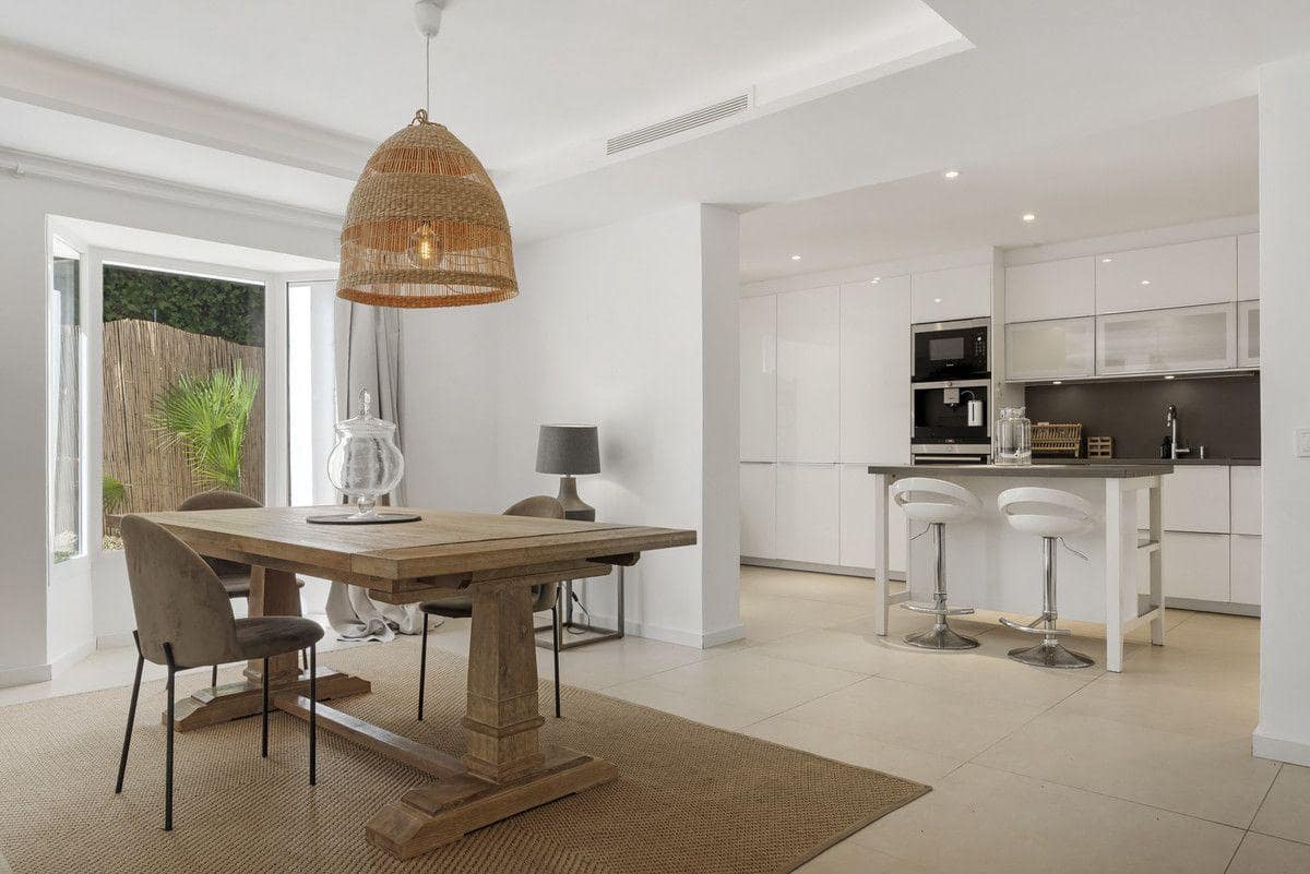 4 bedroom Villa for sale in Nueva Andalucia with pool - € 1,995,000 (Ref: 9347080)