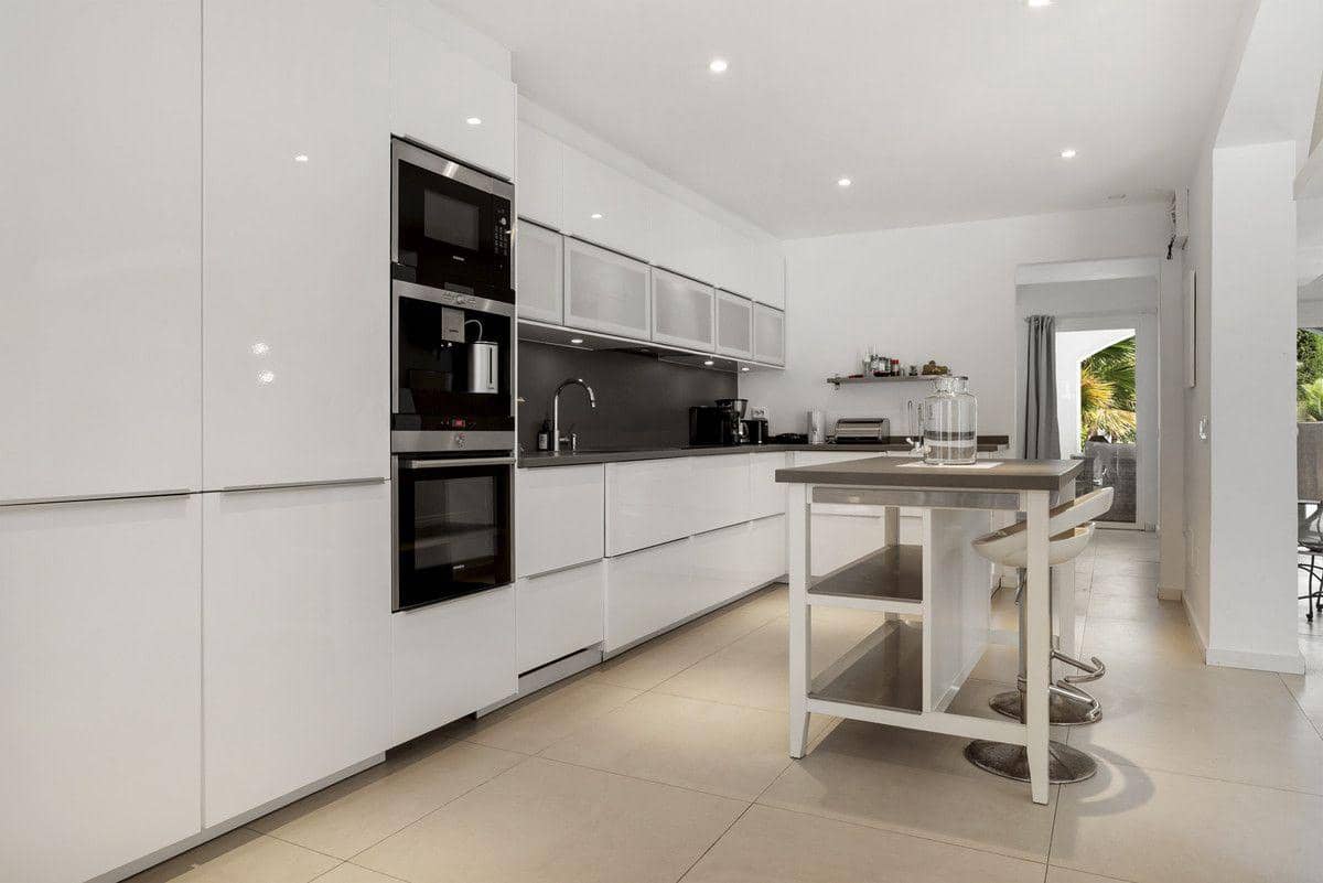 4 bedroom Villa for sale in Nueva Andalucia with pool - € 1,995,000 (Ref: 9347080)