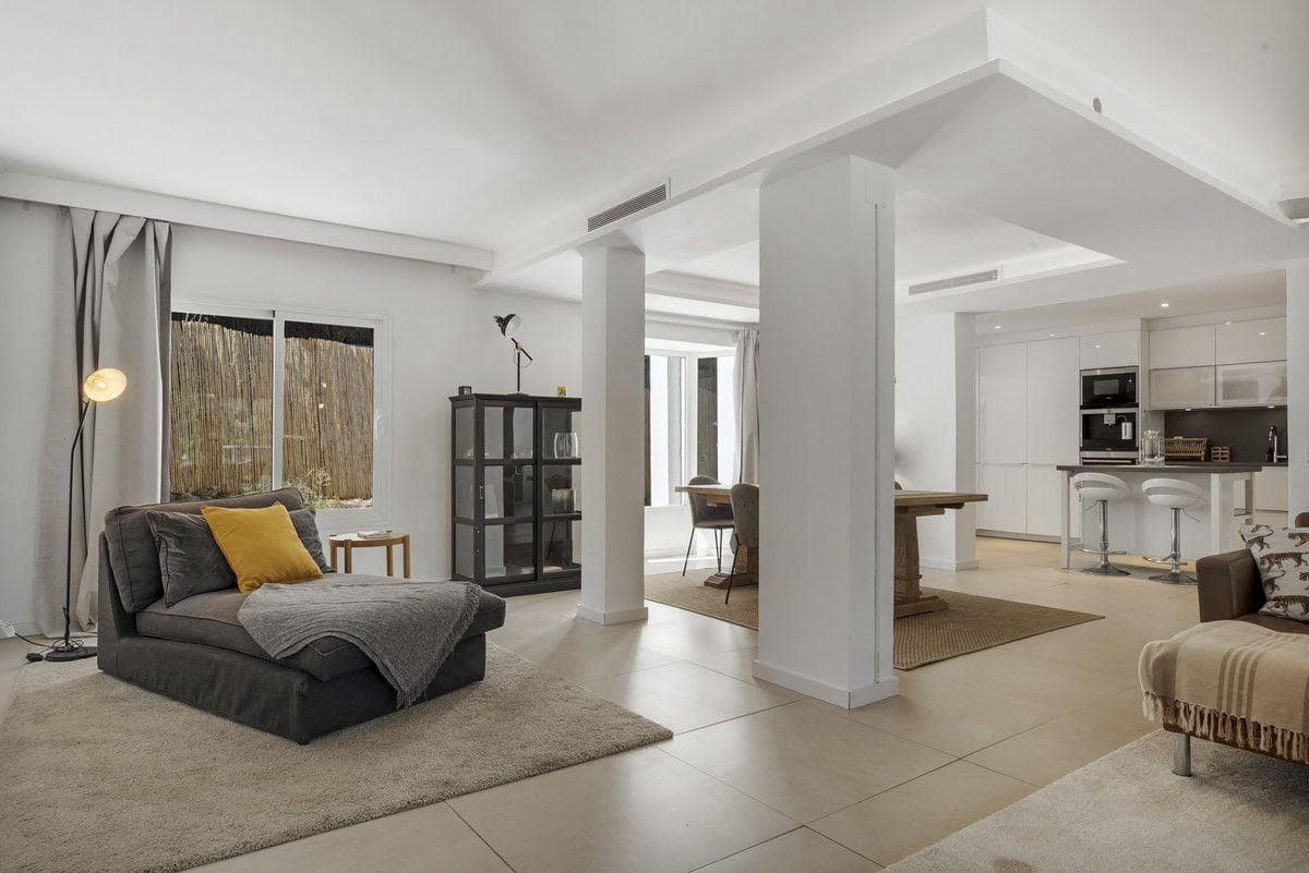 4 bedroom Villa for sale in Nueva Andalucia with pool - € 1,995,000 (Ref: 9347080)