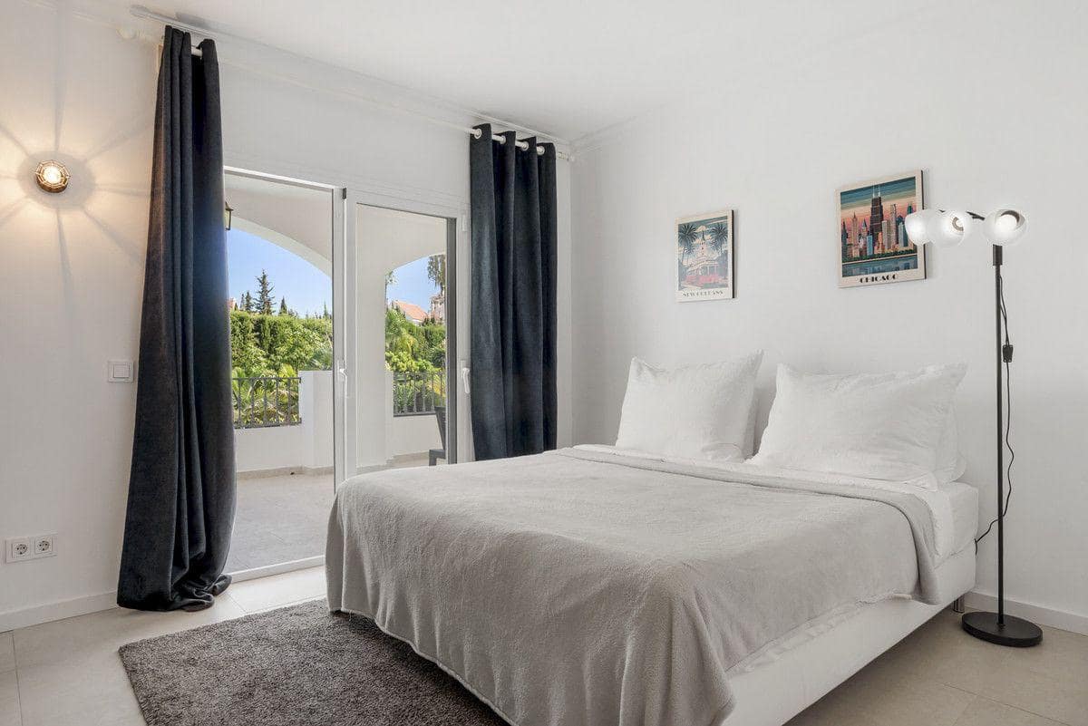 4 bedroom Villa for sale in Nueva Andalucia with pool - € 1,995,000 (Ref: 9347080)