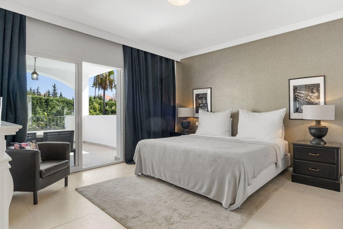 4 bedroom Villa for sale in Nueva Andalucia with pool - € 1,995,000 (Ref: 9347080)