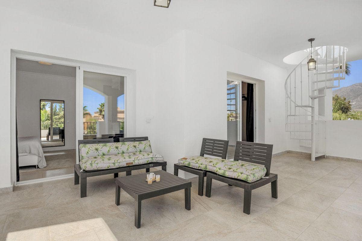 4 bedroom Villa for sale in Nueva Andalucia with pool - € 1,995,000 (Ref: 9347080)