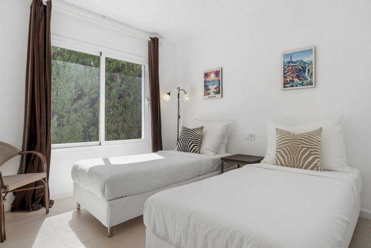 4 bedroom Villa for sale in Nueva Andalucia with pool - € 1,995,000 (Ref: 9347080)