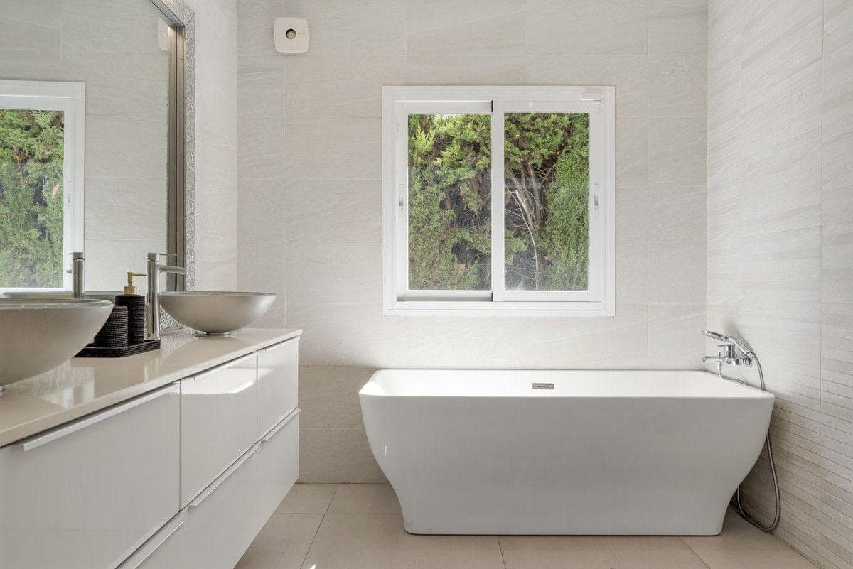 4 bedroom Villa for sale in Nueva Andalucia with pool - € 1,995,000 (Ref: 9347080)