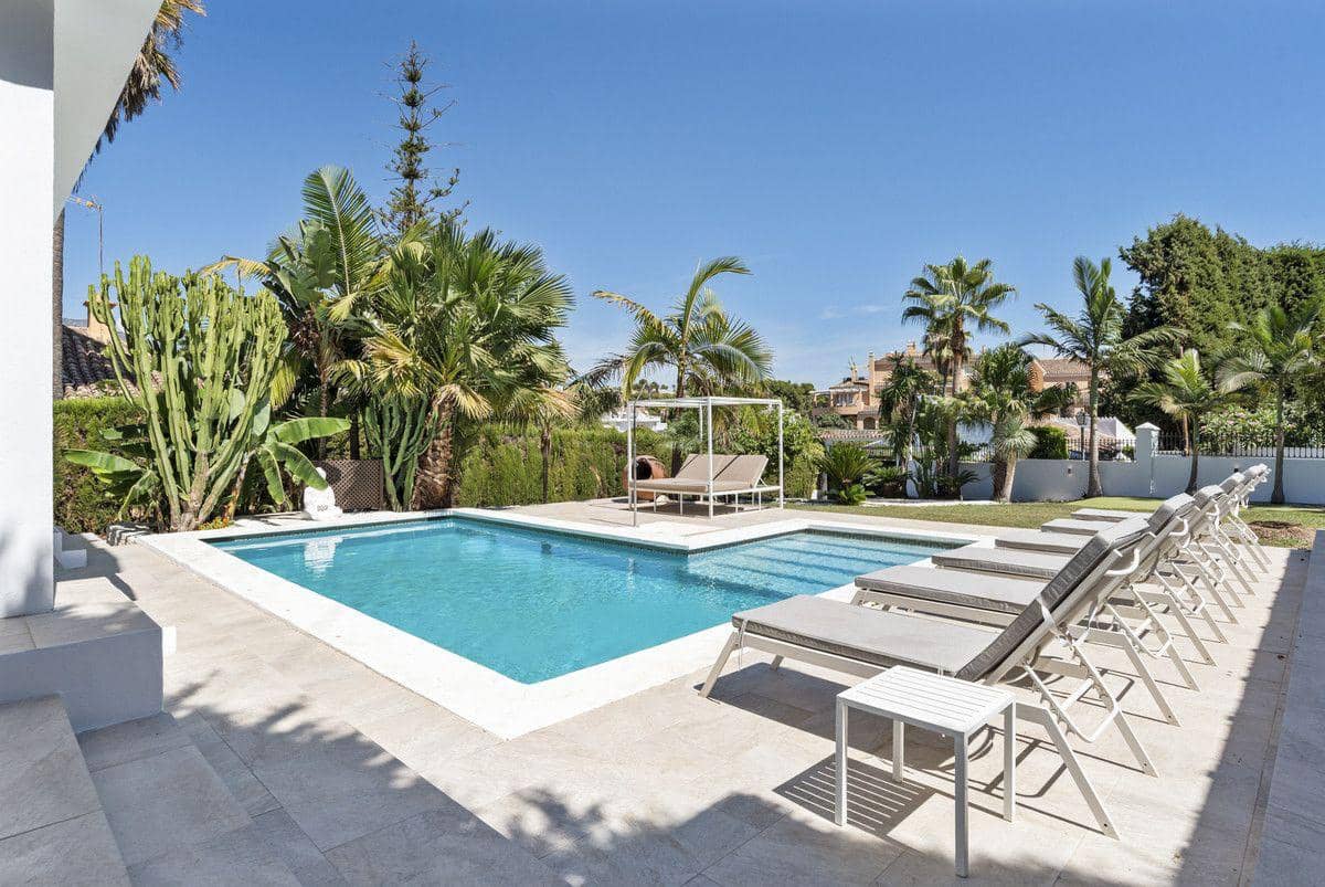 4 bedroom Villa for sale in Nueva Andalucia with pool - € 1,995,000 (Ref: 9347080)