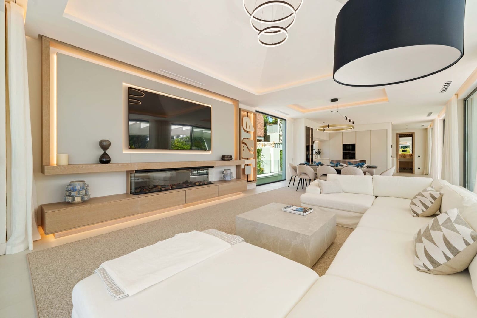 5 bedroom Villa for sale in San Pedro de Alcantara with pool garage - € 4,580,000 (Ref: 9347081)