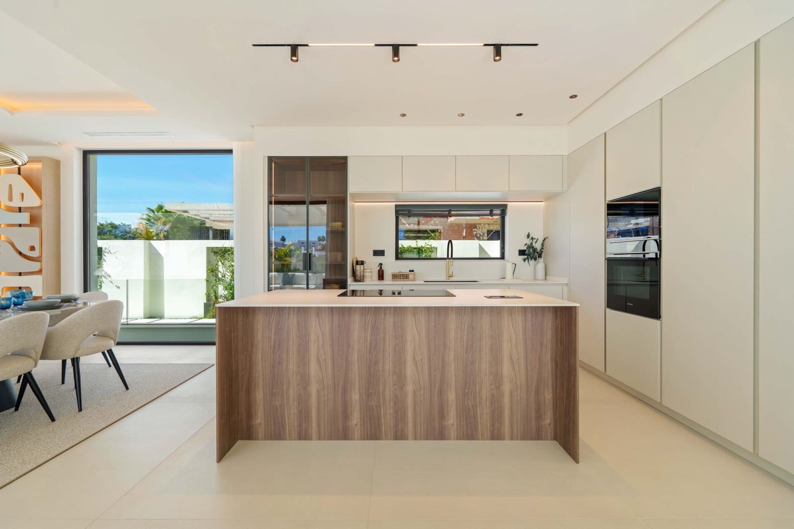 5 bedroom Villa for sale in San Pedro de Alcantara with pool garage - € 4,580,000 (Ref: 9347081)