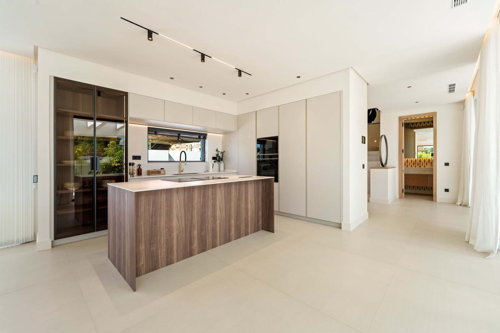 5 bedroom Villa for sale in San Pedro de Alcantara with pool garage - € 4,580,000 (Ref: 9347081)