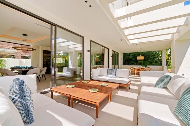 5 bedroom Villa for sale in San Pedro de Alcantara, Marbella with pool garage - € 4,580,000 (Ref: 9347081)