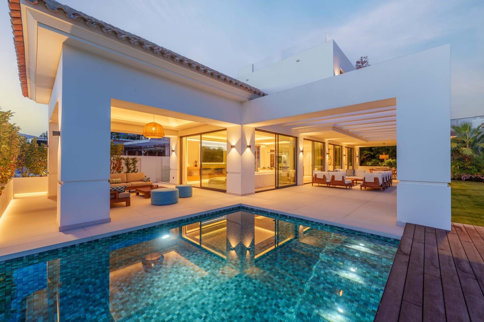 5 bedroom Villa for sale in San Pedro de Alcantara with pool garage - € 4,580,000 (Ref: 9347081)
