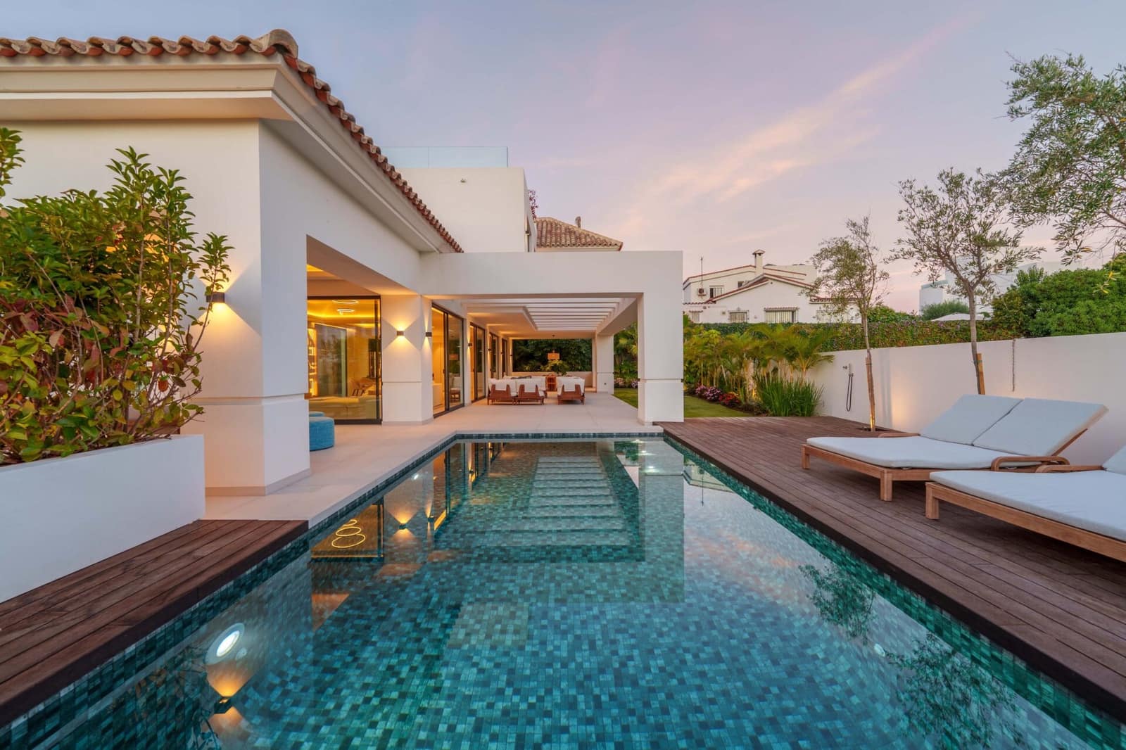 5 bedroom Villa for sale in San Pedro de Alcantara with pool garage - € 4,580,000 (Ref: 9347081)