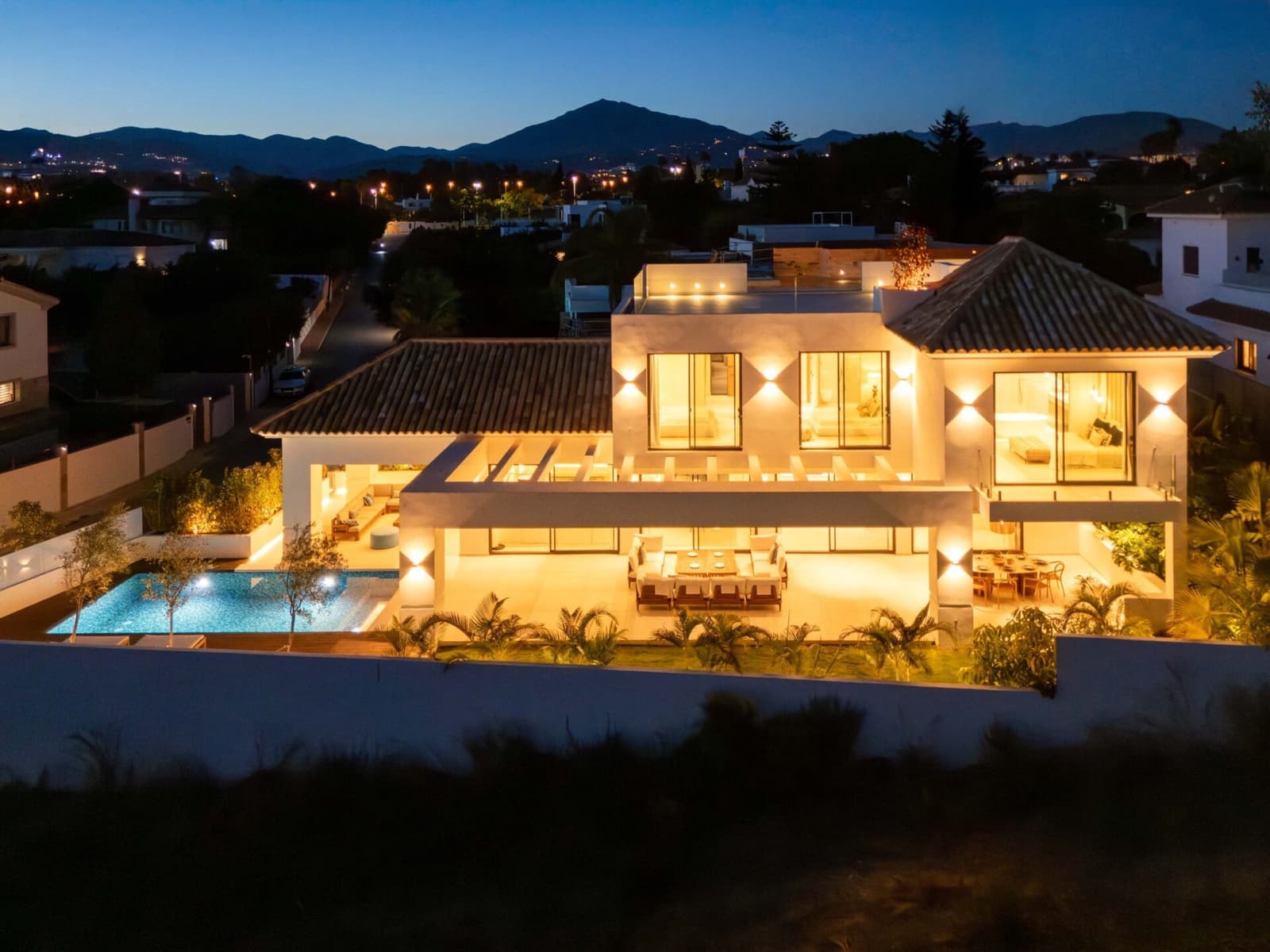 5 bedroom Villa for sale in San Pedro de Alcantara with pool garage - € 4,580,000 (Ref: 9347081)