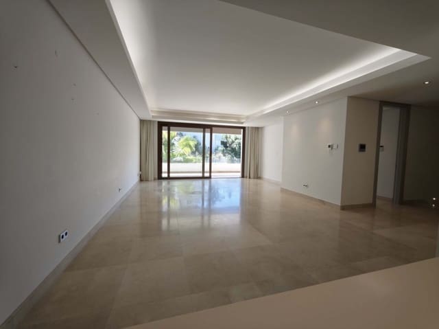 3 sypialnia Willa na sprzedaż w Marbella z basenem garażem - 2 000 000 € (Ref: 9349280)