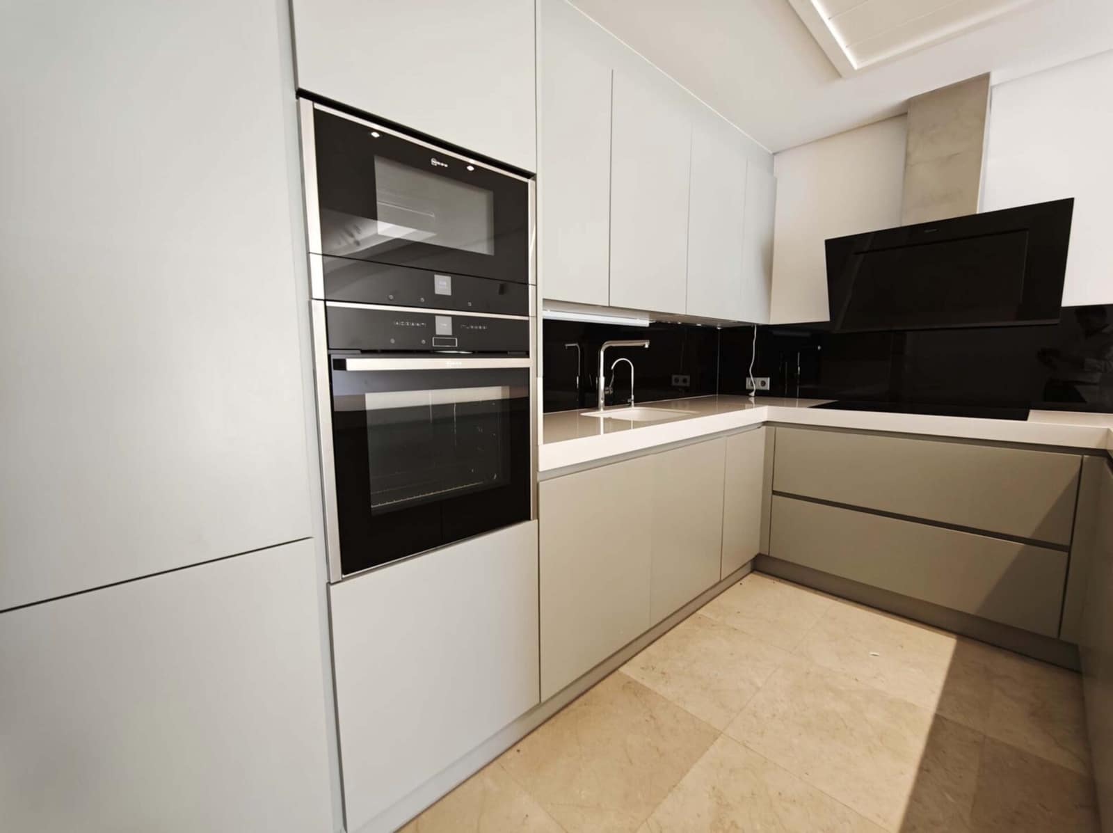 3 bedroom Villa for sale in Marbella with pool garage - € 2,000,000 (Ref: 9349280)