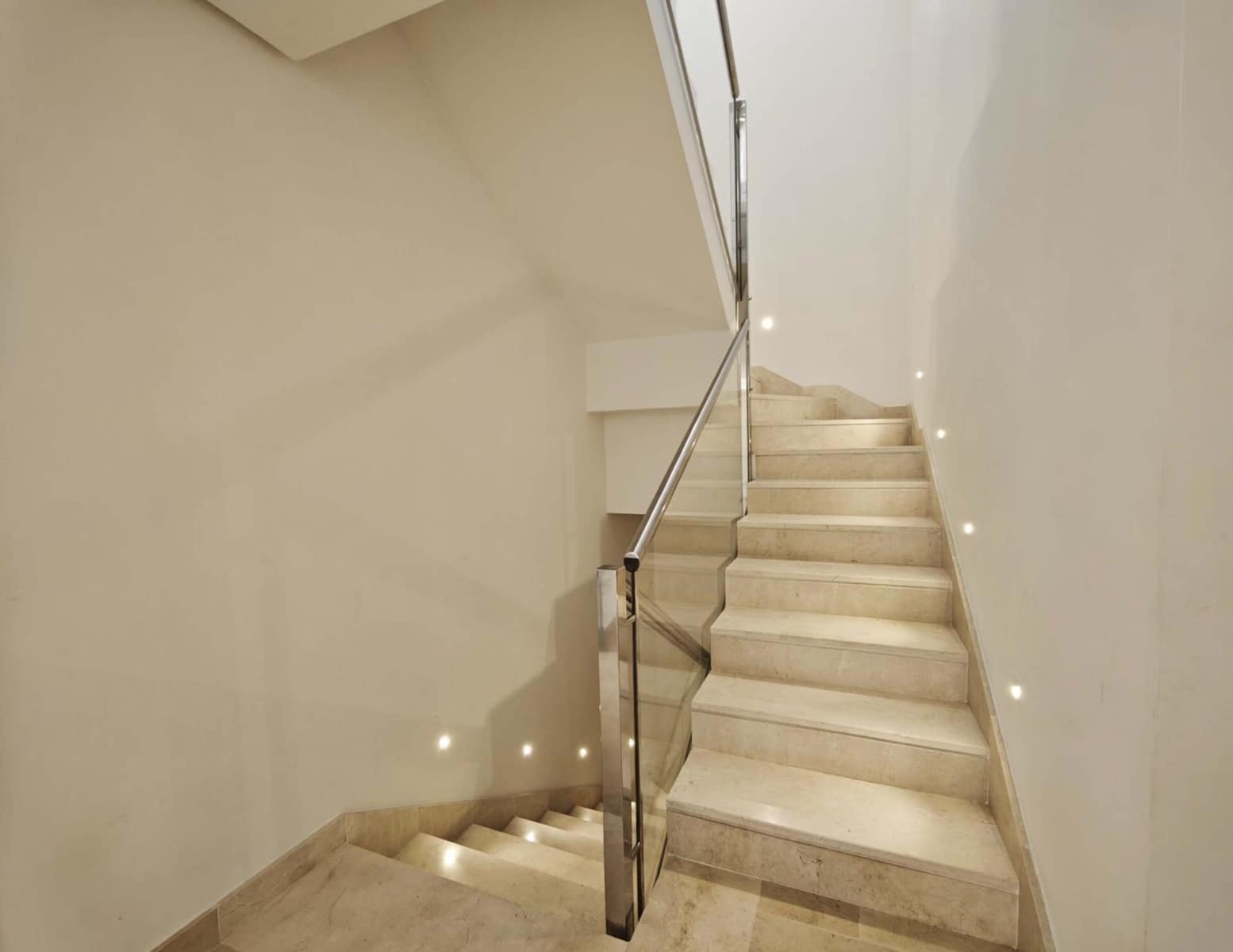 3 bedroom Villa for sale in Marbella with pool garage - € 2,000,000 (Ref: 9349280)