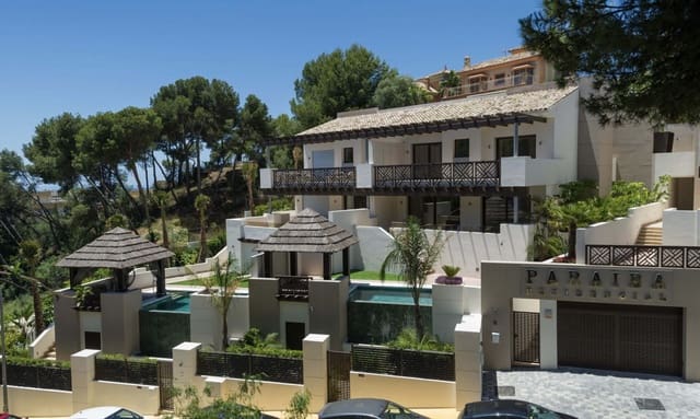 3 sypialnia Willa na sprzedaż w Marbella z basenem garażem - 2 000 000 € (Ref: 9349280)